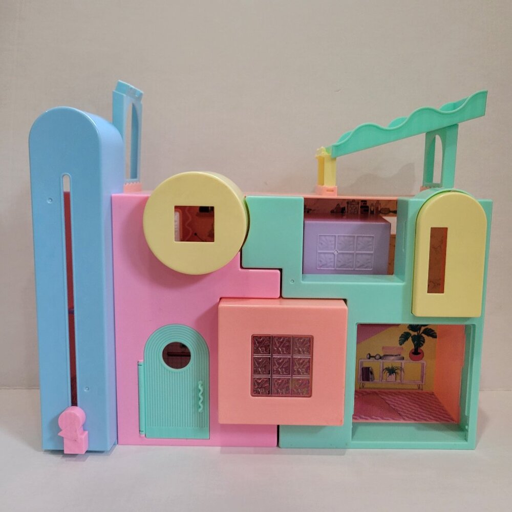 LOL Surprise Squish and Sand Magic House Mod Colorful Fold Out House Incomplete
